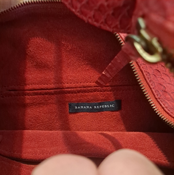 Banana Republic Leather hobo BOHO Bag with Suede Interior and Buckle Accent!! - Picture 6 of 6